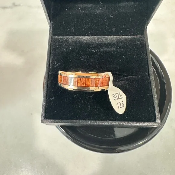 NWT Rose-Gold Tungsten Band with Hawaiian Koa Wood Inlay – Men’s Ring Size 12.5